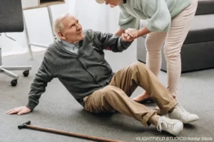 Adaptive shoes for elderly